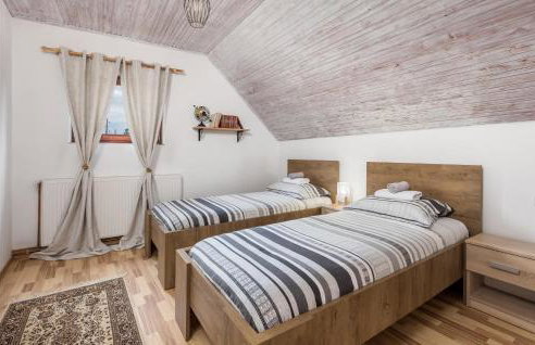 Awesome Home In Stari Laz With Kitchen - Foto 29