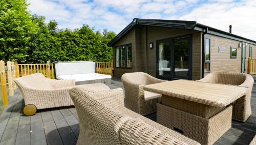 Pinehurst Lodge - Photo 1