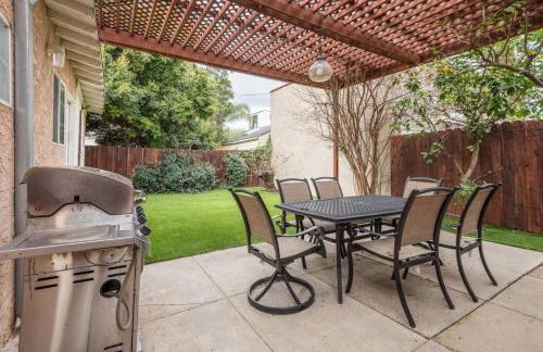 Central LA Bliss: 5 BR Home, BBQ, Perfect Location - Foto 20