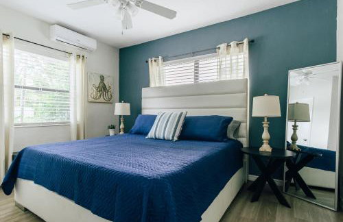 One bedroom private apartment two blocks to Beach! - Photo 4