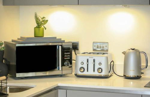 Snuggle Inn - Riverside Apartments - Views Over looking London River Thames, Close to O2 Arena, London Excel, London City Airport, Thames Clipper- River Boat Service, Woolwich Ferry, Onsite parking, TWIN ROOM OPTION available - Foto 20