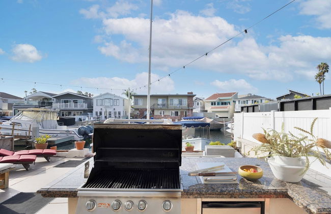 Canalfront Charmer by Avantstay Waterfront w/ Shared Dock + Hot Tub - Foto 36