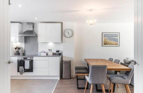 Beach Mews - Modern townhouse with patio and private parking - Photo 36