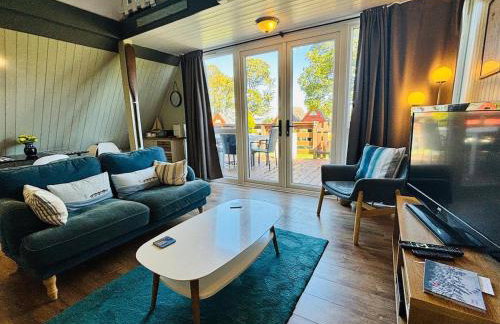 Kingsdowns Top Family Chalet, stunning and cosy interiors, indoor heated pool, mini golf, tennis court, BBQ and beach! - Foto 38