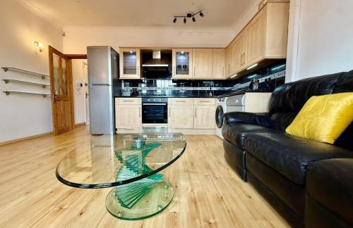 Spacious 1 Bed Flat - Free Parking - Quiet Area - Photo 11