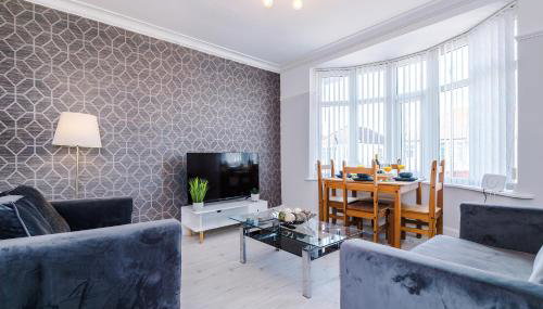 "Eastville Court Rhyl" by Greenstay Serviced Accommodation - A Cosy 2 Bedroom Bungalow with Parking, Dog Friendly, Close To Beaches, Shops & Restaurants - Ideal for Families, Friends, Couples & Business Travellers - Foto 2