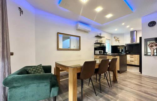 Villa Andrijana - Exclusively Yours - Family Getaway with Private Pool - Photo 14