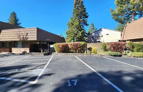 Tahoe Shoreline Retreat - Close to Ski Resorts & HOA Amenities - Foto 74