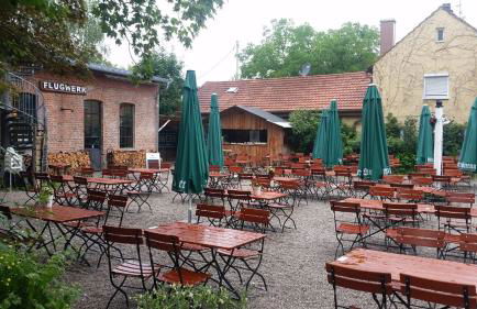 Bright by Trade Fair ICM 15 min direct to City Center 2-BedRoom full 2-BathRoom, free Parking, Balcony, Family and Business friendly - Foto 16