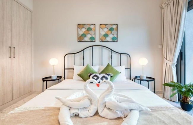 Elite LUX Holiday Homes - Stylish 1 BR Pool World Class Gym in Dubai South - Photo 11