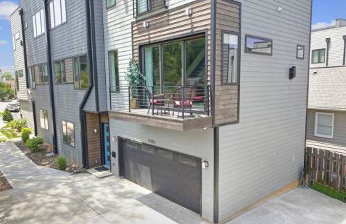 City Views - Walking Distance to Panthers Stadium - Photo 3