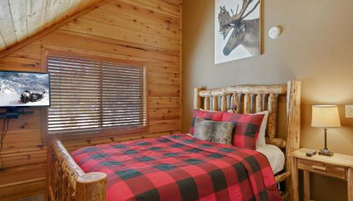 Rimfire Refuge by KABINO Hot Tub Fire Pit Sauna PS3 Grill WiFi Loft - Foto 4