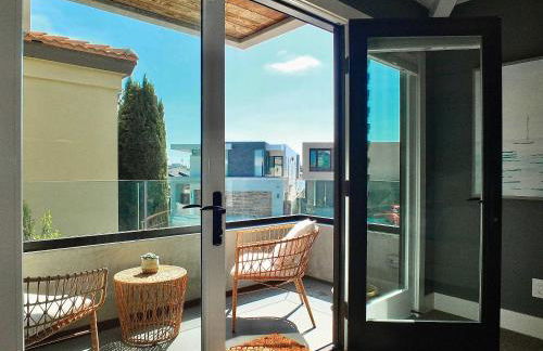 Naples Luxury Retreat - 3 BDR Stay for 6 w Rooftop Patio - Photo 17