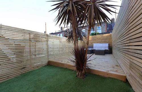 Newly refurbished 2 br apartment with a beautiful garden - Foto 41