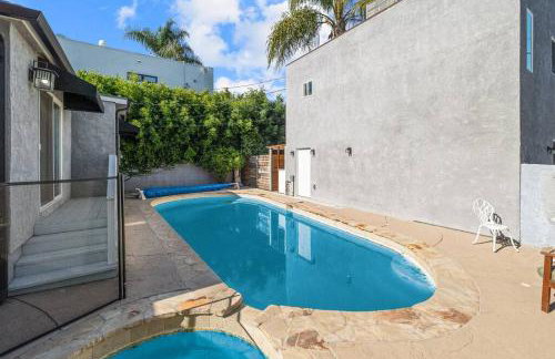 Elegance Escape Sleeps 10 Pool with Jacuzzi - Foto 10