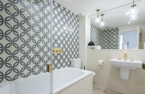 Emerald - Stunning Views - Free Parking and WiFi - Coffee Machine - Foto 23