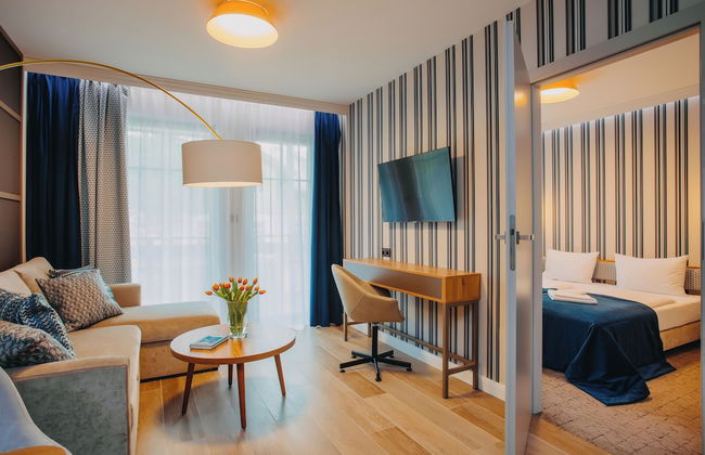 Platinum Adults - Photo 5