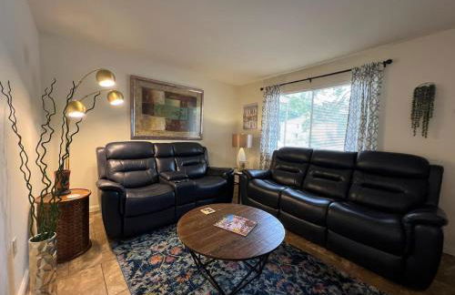 King bed first floor Mid City with Parking - Foto 1