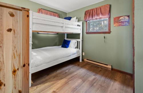 Relaxing Pocono Stay Near Lake with Hot Tub & BBQ - Foto 34