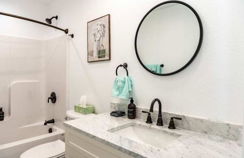 Lakeview Retreat, 6BR with Hot Tub Bliss - Foto 49