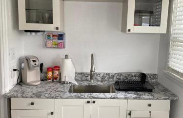 Quiet retreat, minutes from highway and downtown - Foto 14