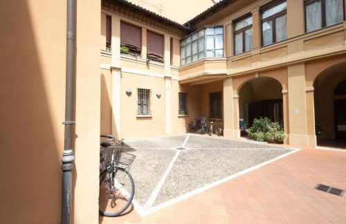 Ca' Spadoni, centro storico, piano terra, ingresso indipendente, teatro, parcheggio, - Foto 43