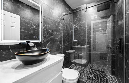 Modern Studio Retreat with Free Park - Foto 10