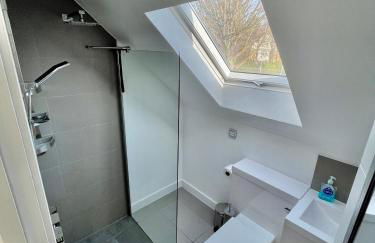 Luxury Pamper Home Hot Tub & Sauna Ladies Retreat - Photo 37