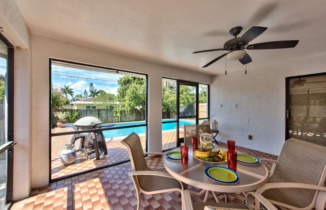 Avanti Vacation Rental, Relaxing 3-BR Retreat with Private Pool Minutes from Vanderbilt Beach and Delnor-Wiggins State Park. Enjoy Southern Exposure, BBQ Area, and Pet-Friendly Comfort - Foto 9