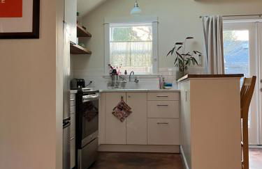 Cozy Alley Cottage, Concordia, Alberta Arts, NE PDX - Photo 2