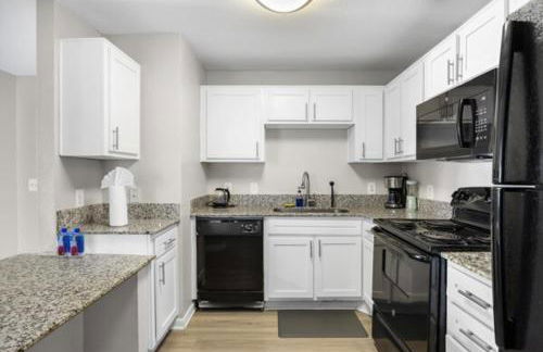 2BR Spacious Getaway Near Dwntown, Pool, UT Austin - Foto 2