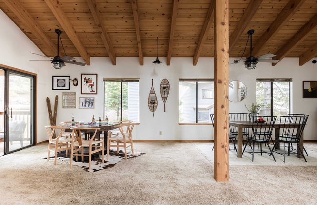 Wolfe by Avantstay 5mins Northstar! w/ Hot Tub, Fireplace, 2 Private Decks! - Foto 10