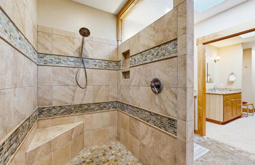 5 Bed 4 Bath Vacation home in Tuckasegee - Foto 3