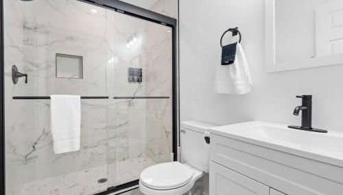 Minutes From UNC - 15 Min to Duke - Private Deck - Foto 3