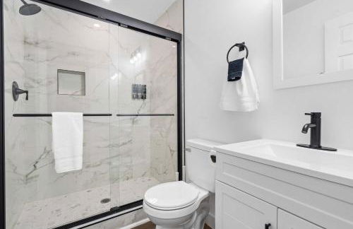 Minutes From UNC - 15 Min to Duke - Private Deck - Foto 3