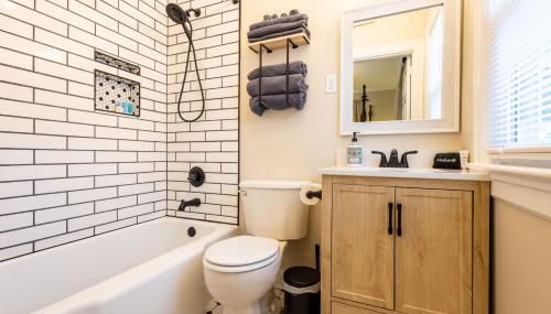 3 Kings, Hot Tub, Bourbon Trail, Horse Themed Stay - Foto 5, towels, Shower