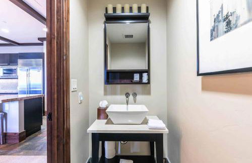 One Village Place 502 by East West Hospitality - Foto 11