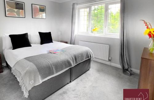 Woking 2 Bedroom House Parking Garden - Photo 7