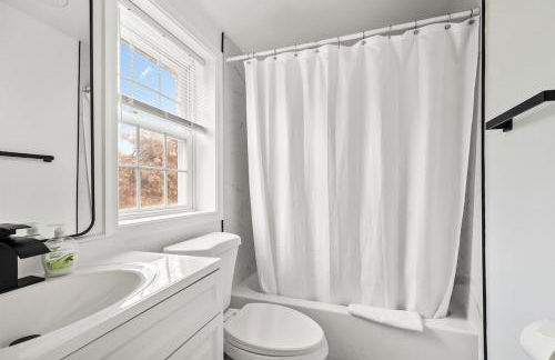 1 min to DC 8 beds sleeps 16 with yard and parking - Foto 4