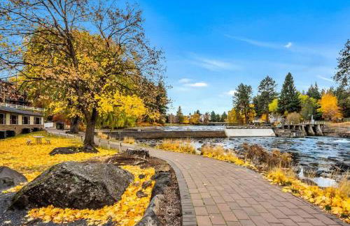 Newly Remodeled Top-floor Condo near Downtown Bend - Photo 4