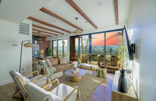 Ridgetop Hideaway 12-Guest Oasis with Hot Tub & Epic Views Near Winery Tours & Trails - Pets are allowed by request - Foto 48