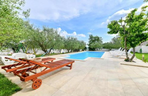Six-Bedroom Holiday Home In Sv Filip I Jakov - Foto 2