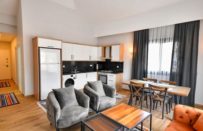 Red Moon Suites - Photo 12