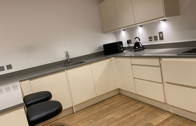 STUNNING 2 BED APARTMENT WITH PARKING - Foto 12