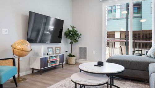 Pool & Fitness Room Near University Park - Covered Parking - Foto 3