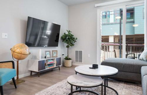 Pool & Fitness Room Near University Park - Covered Parking - Foto 3