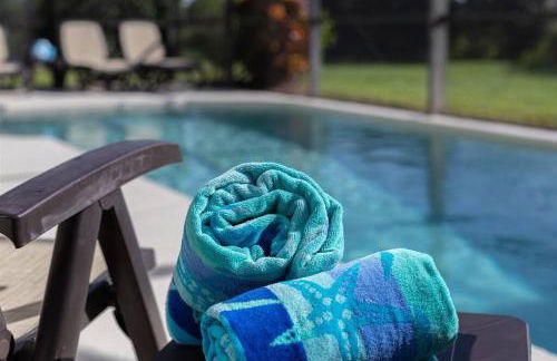 580 - Stunning Renovated Home with Large East Facing Pool Deck Overlooking Preservation Area and Games Room - Foto 17