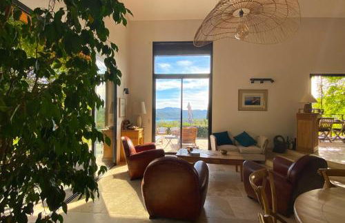 Luxury Villa 8 Guests - Lake View & Private Pool - Foto 3