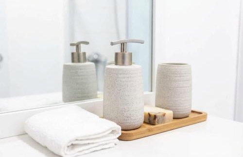 Modern 3 Bedroom Home with Parking in Southend - Foto 32