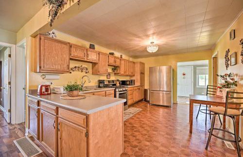 3 Mi to Lake Michigan Access Sawyer Home with Patio - Foto 7